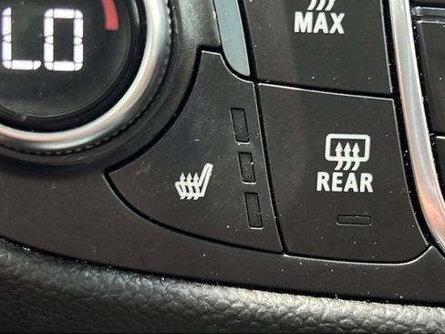 Used 2023 Chevrolet Equinox LT FWD image 16