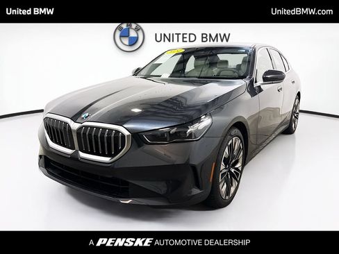 Used 2024 BMW 530i w/ Convenience Package RWD image 1