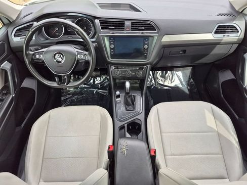 Used 2020 Volkswagen Tiguan SE w/ Panoramic Sunroof Package FWD image 27
