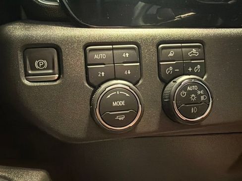 Used 2024 Chevrolet Silverado 1500 LT Trail Boss w/ LT Trail Boss Premium Package AWD/4WD image 29