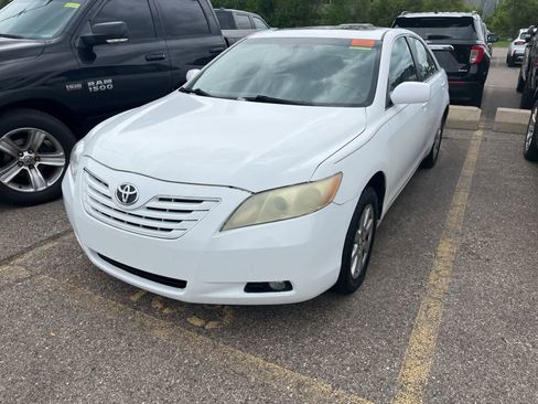 Used 2007 Toyota Camry XLE FWD image 3