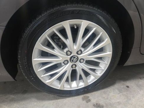 Used 2018 Toyota Camry XLE image 7