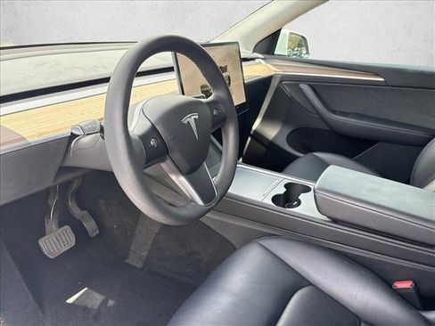 Used 2023 Tesla Model Y Long Range AWD/4WD image 9