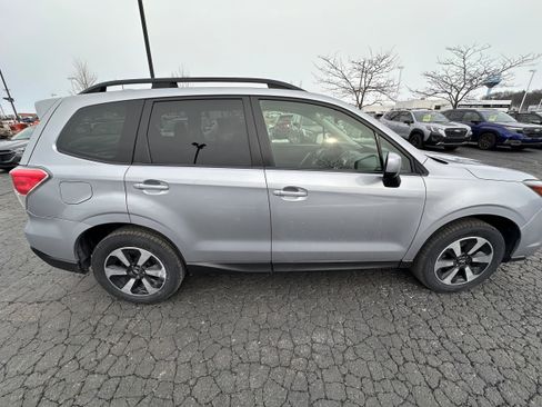 Used 2017 Subaru Forester 2.5i Premium image 2