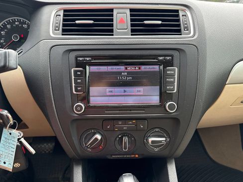 Used 2013 Volkswagen Jetta SE FWD image 14