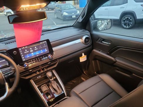 New 2025 Chevrolet Colorado LT w/ LT Convenience Package image 17