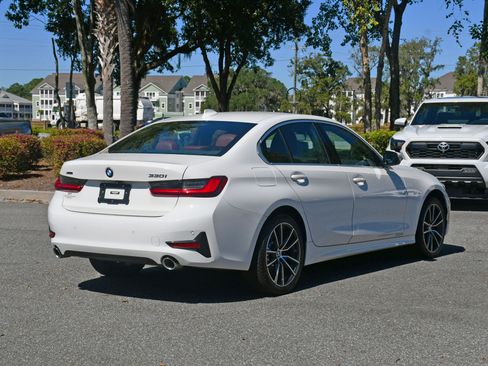 Used 2022 BMW 330i xDrive Sedan w/ Convenience Package image 4
