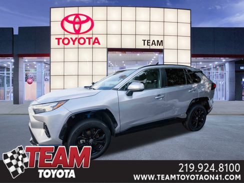 Used 2023 Toyota RAV4 SE image 1