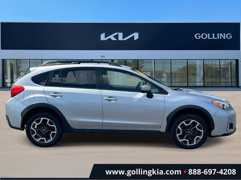 Used 2017 Subaru Crosstrek 2.0i Premium AWD/4WD image 2