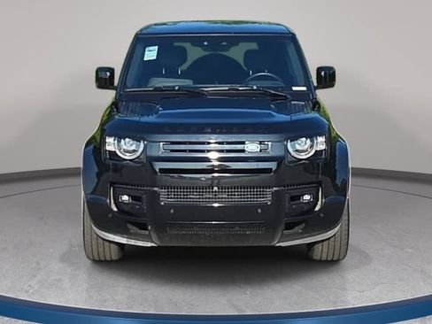 Used 2025 Land Rover Defender 110 V8 AWD/4WD image 2