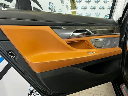 Used 2018 BMW 750i xDrive image 18