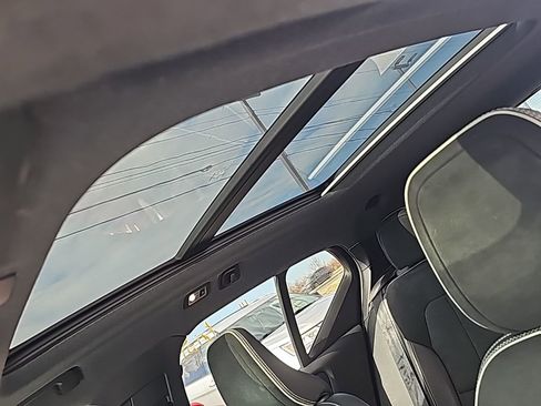 Used 2020 Volvo XC40 T5 R-Design w/ Protection Package Premier image 10