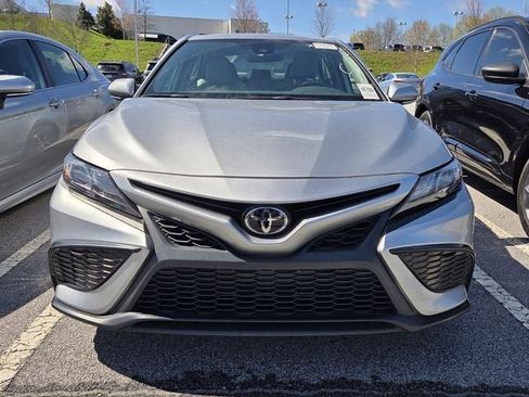 Used 2024 Toyota Camry SE image 3