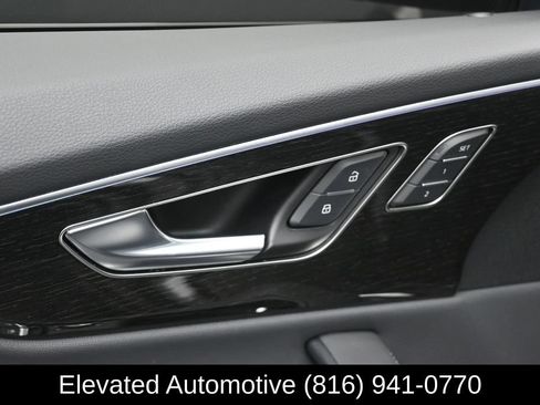 Used 2025 Audi Q8 Premium Plus AWD/4WD image 17