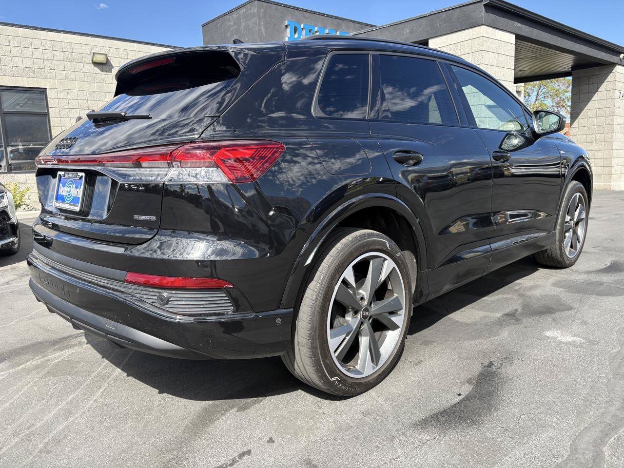 Used 2023 Audi Q4 e-tron Premium Plus w/ Premium Plus AWD/4WD image 5