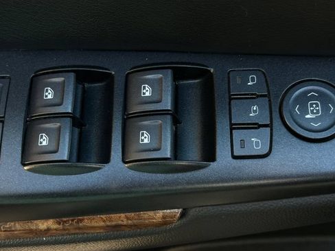 Used 2018 Chevrolet Tahoe Premier AWD/4WD image 36