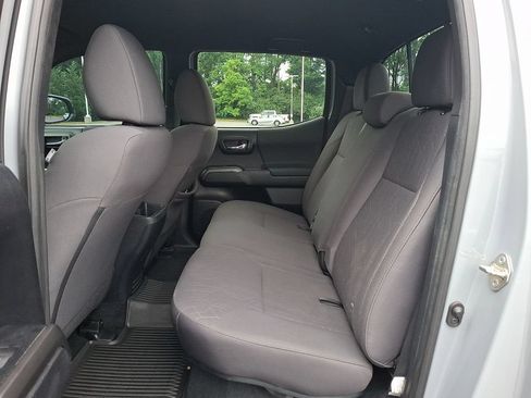 Used 2019 Toyota Tacoma TRD Sport w/ Four Season Floor Mat Package AWD/4WD image 10
