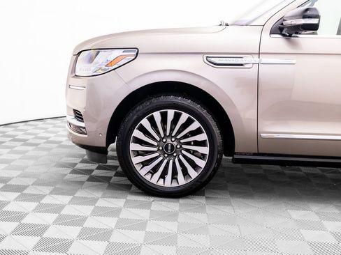 Used 2019 Lincoln Navigator Reserve AWD/4WD image 38