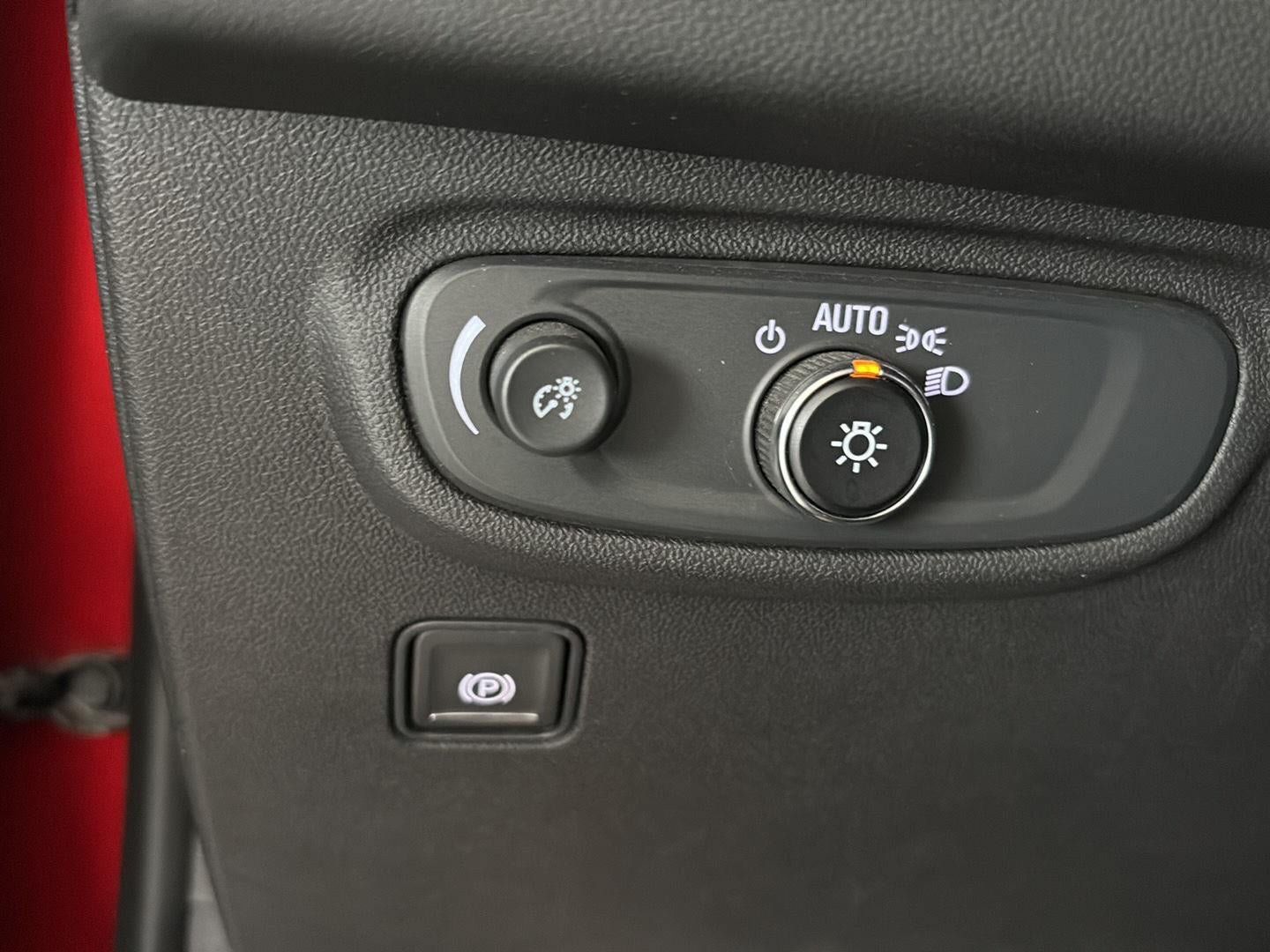 Used 2023 GMC Terrain SLE w/ Driver Convenience Package AWD/4WD image 15