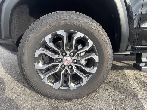 New 2025 GMC Canyon Denali image 3