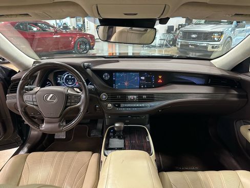Used 2020 Lexus LS 500 w/ Interior Upgrade Package image 17