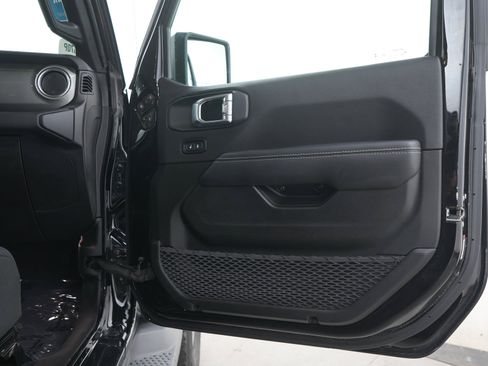 Used 2023 Jeep Wrangler Unlimited Sahara AWD/4WD image 11