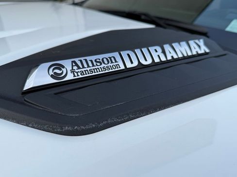 Used 2025 Chevrolet Silverado 2500 ZR2 w/ Technology Package image 8