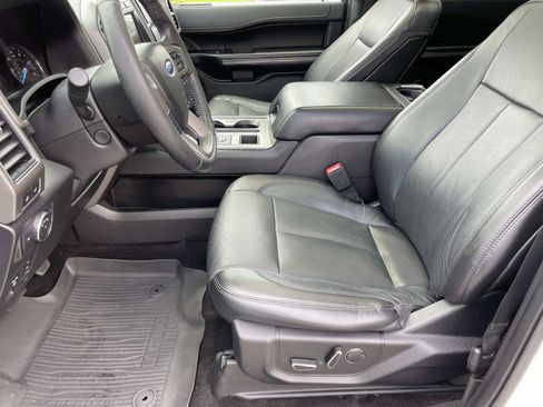 Used 2018 Ford Expedition XLT w/ Equipment Group 202A RWD image 16