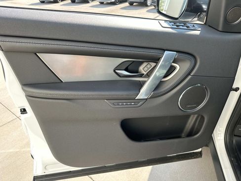New 2025 Land Rover Discovery Sport Dynamic SE AWD/4WD image 9
