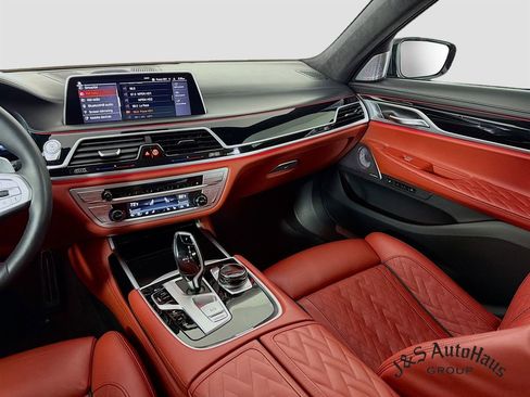 Used 2022 BMW 750i xDrive w/ Luxury Rear Seating Package image 30