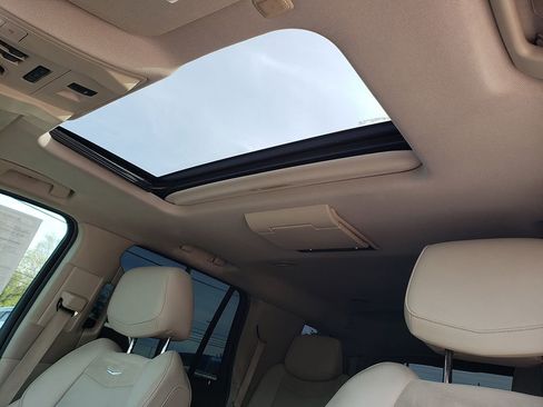 Used 2015 Cadillac Escalade Luxury AWD/4WD image 21