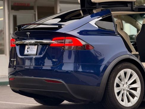 Used 2017 Tesla Model X 75D image 9