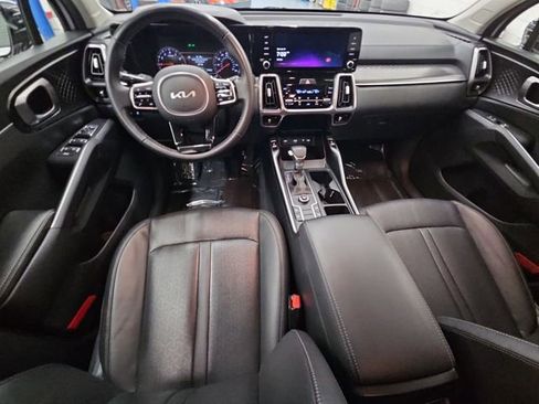 Used 2023 Kia Sorento S image 14
