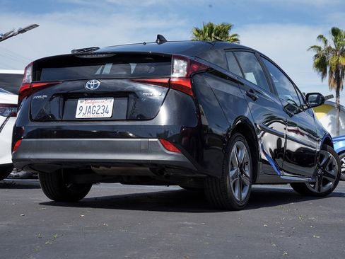 Used 2020 Toyota Prius XLE image 2