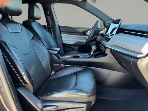 Used 2023 Jeep Compass Limited image 14