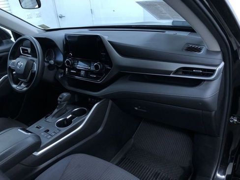 Certified 2023 Toyota Highlander L image 22