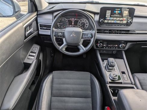 Used 2024 Mitsubishi Outlander SE image 17