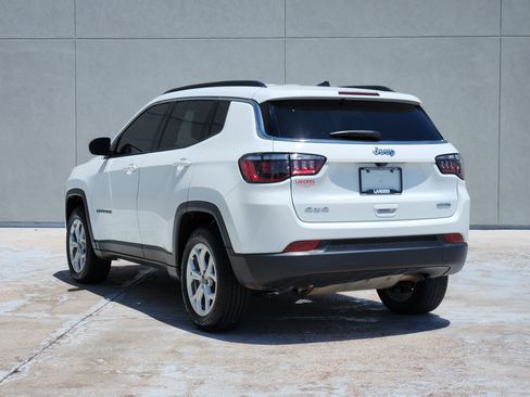 Used 2025 Jeep Compass Latitude AWD/4WD image 6