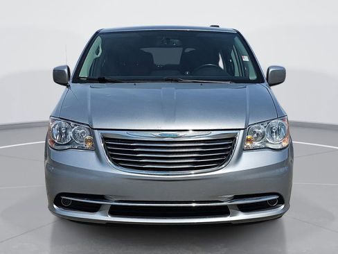 Used 2015 Chrysler Town & Country Touring FWD image 10