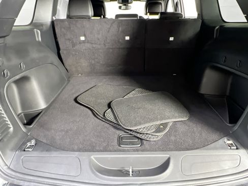 Used 2022 Jeep Grand Cherokee Limited image 24