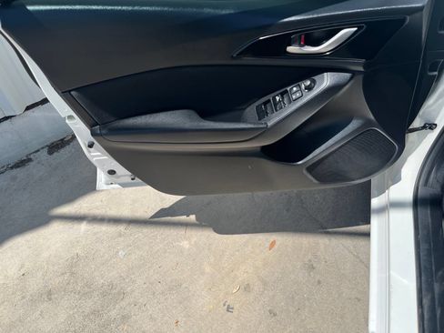 Used 2016 MAZDA MAZDA3 i Sport FWD image 11