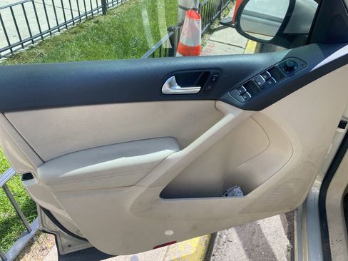 Used 2012 Volkswagen Tiguan SE FWD image 5