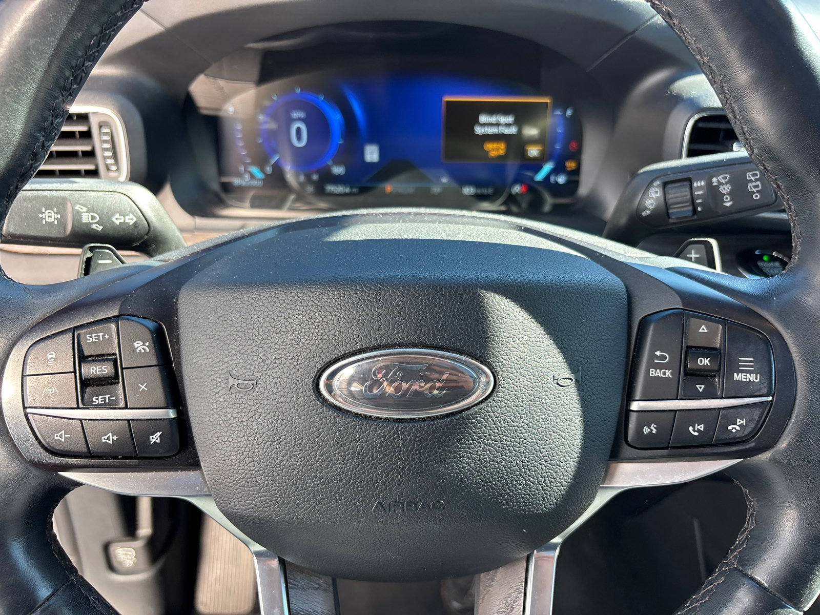 Used 2020 Ford Explorer Platinum w/ Premium Technology Package AWD/4WD image 15