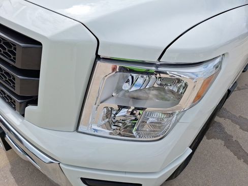 Used 2024 Nissan Titan SV w/ SV Convenience Package RWD image 10
