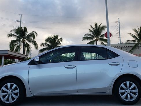 Used 2016 Toyota Corolla LE FWD image 2