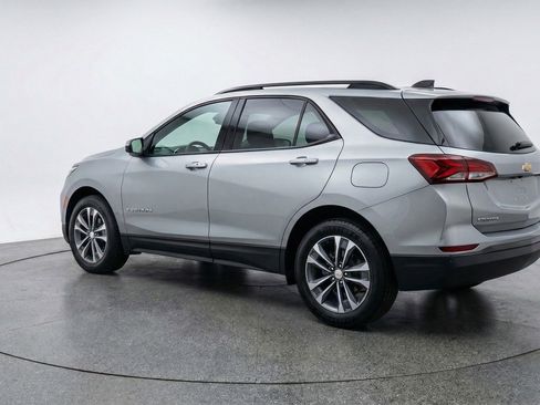 Used 2025 Chevrolet Equinox LT FWD image 6