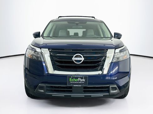 Used 2023 Nissan Pathfinder SV w/ SV Premium Package AWD/4WD image 2