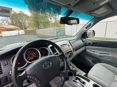Used 2011 Toyota Tacoma 4x4 Double Cab image 8