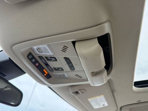 Used 2020 Buick Enclave Premium w/ Sun and Sites Package AWD/4WD image 17
