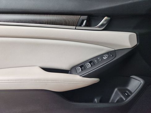 Used 2018 Honda Accord EX image 22